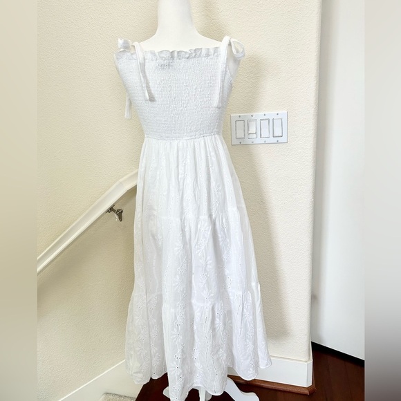 SHEIN Mulvari Shirred Knot Shoulder
Ruffle Hem Schiffy MIDI Dress Size M
White - Picture 8 of 14
